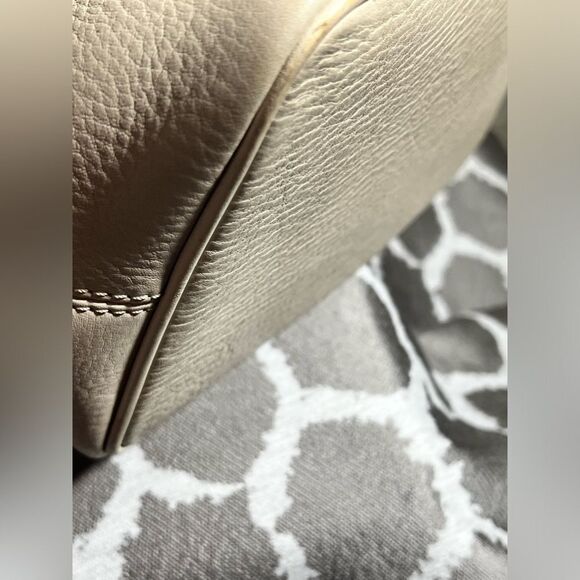 Dooney&Bourke Vintage rare collectible bag, bucket drawstring, ivory gold tone - Picture 15 of 16